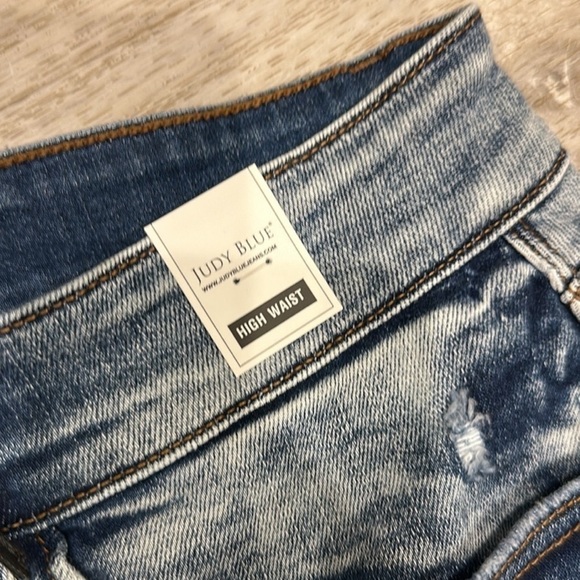 NWT Judy Blue High Waisted Medium Wash Distressed Jean Shorts 3XL Plus - Picture 3 of 7